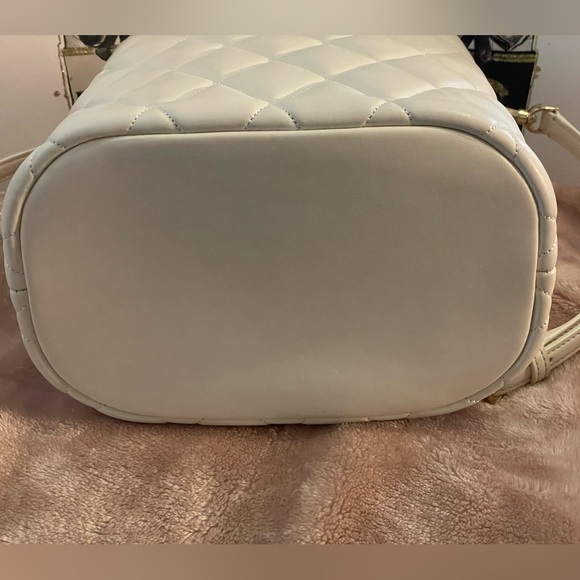 EUC Carey Bucket Bag/NWT Schuyler Corner Zip Wallet - Picture 5 of 11